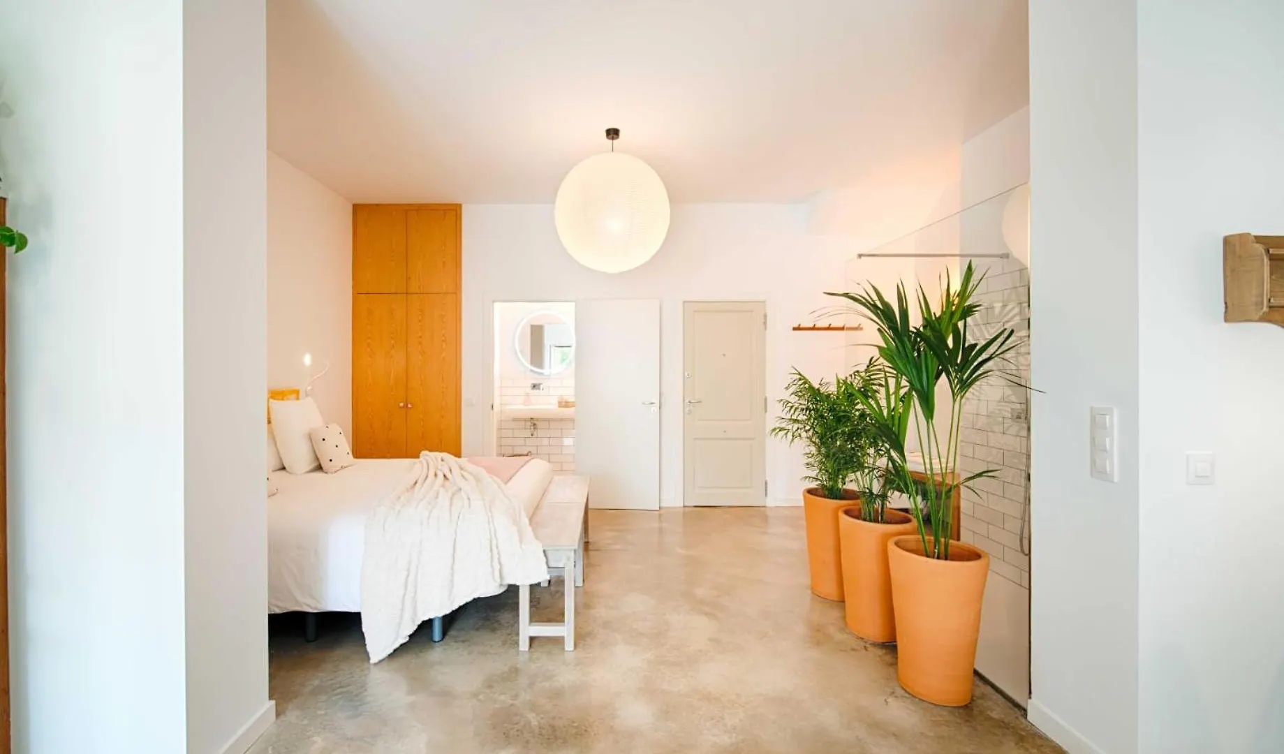 Appartement Loft Con Piscina Climatizada De Agua Salada Y Parking En El Centro De Figueres à Figueras