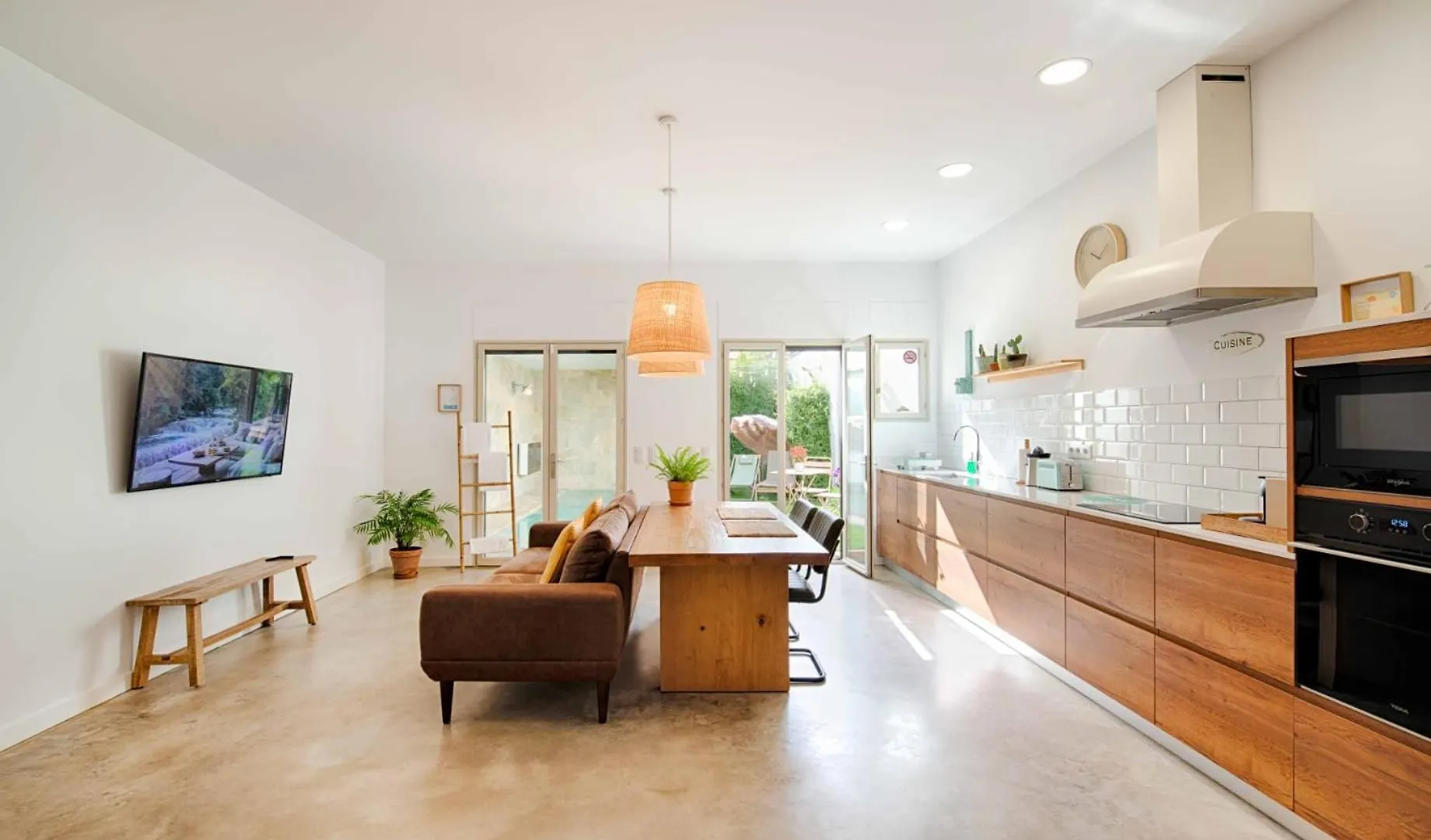 Appartement Loft Con Piscina Climatizada De Agua Salada Y Parking En El Centro De Figueres à Figueras 0*,