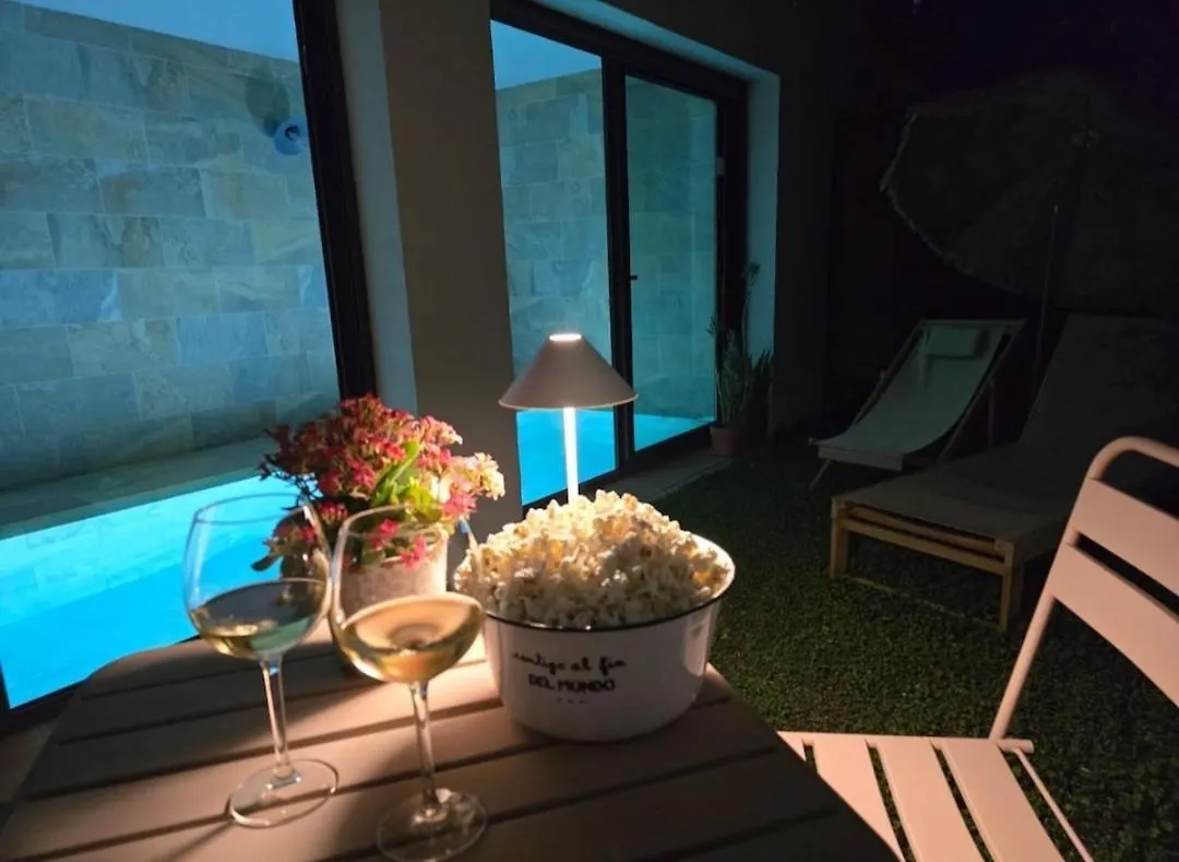 Appartement Loft Con Piscina Climatizada De Agua Salada Y Parking En El Centro De Figueres